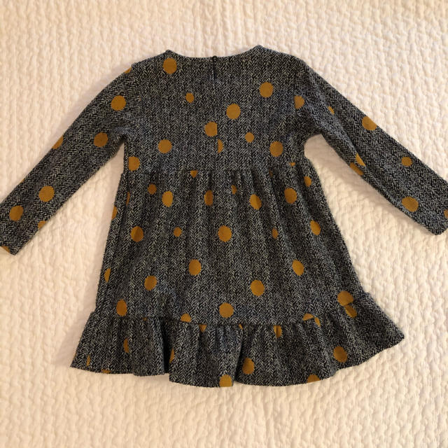 ZARA KIDS(ザラキッズ)のZARA ドット柄ワンピース　2/3y  98cm キッズ/ベビー/マタニティのキッズ服女の子用(90cm~)(ワンピース)の商品写真