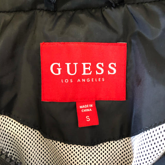 GUESS(ゲス)のguess  ゲス　ナイロンジャケット メンズのジャケット/アウター(ナイロンジャケット)の商品写真