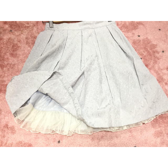L'EST ROSE(レストローズ)の【値下げ】レストローズ♡花柄刺繍スカート レディースのスカート(ひざ丈スカート)の商品写真