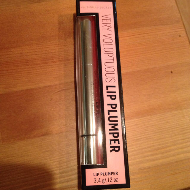 Victoria's Secret(ヴィクトリアズシークレット)の新品VS Lip plumper♥️ コスメ/美容のベースメイク/化粧品(リップグロス)の商品写真