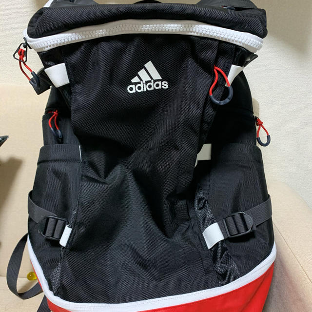 adidas(アディダス)のadidas OPSバックパック 30L ブラック×ホワイト×レッド メンズのバッグ(バッグパック/リュック)の商品写真