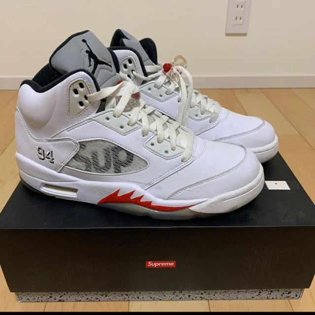 Supreme(シュプリーム)のsupreme air jordan5 28 ホワイト メンズの靴/シューズ(スニーカー)の商品写真