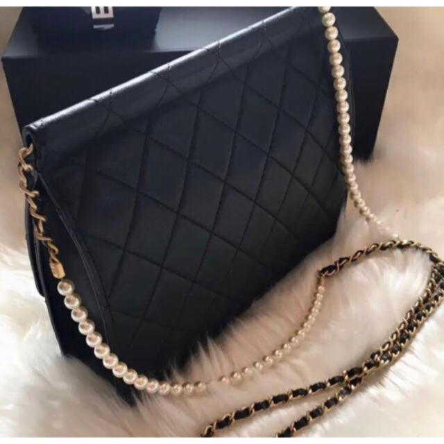 CHANEL(シャネル)の未使用！シャネル❤パールチェーン マトラッセ  ショルダーバック レディースのバッグ(ショルダーバッグ)の商品写真