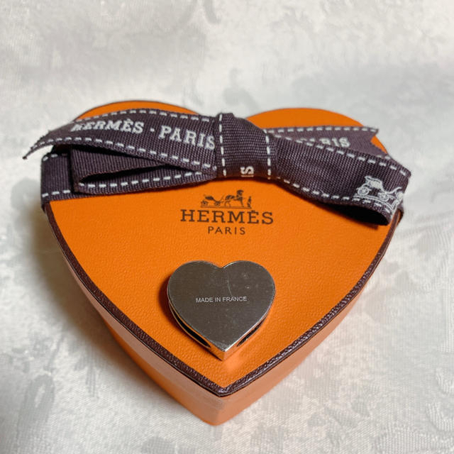 Hermes(エルメス)の《新品》エルメス / HERMÈS ツイリー リング ハート ミニ クール 黒 レディースのファッション小物(バンダナ/スカーフ)の商品写真