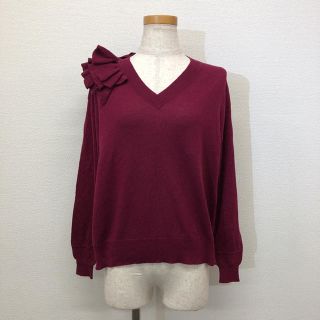 サクラ(SACRA)の【美品】SACRA 肩畦モチーフVネックニット(ニット/セーター)