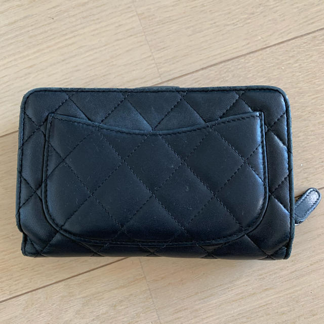 CHANEL(シャネル)のCHANEL 2つ折り財布 マトラッセ 黒 ラウンドファスナー レディースのファッション小物(財布)の商品写真