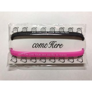 カトゥーン(KAT-TUN)のKAT-TUN comehere ラバーバンド ブレスレット ピンク(アイドルグッズ)