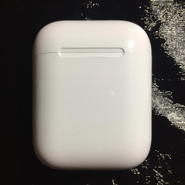 Apple(アップル)のAirPods スマホ/家電/カメラのオーディオ機器(ヘッドフォン/イヤフォン)の商品写真