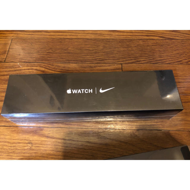 Apple Watch(アップルウォッチ)の【即日発送】新品 AppleWatchNikeSeries5 GPS40mm スマホ/家電/カメラのスマホ/家電/カメラ その他(その他)の商品写真