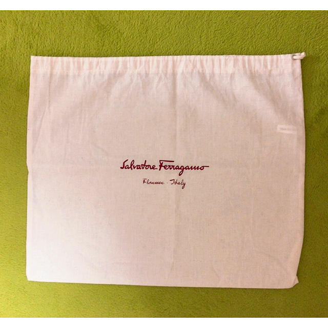 Ferragamo(フェラガモ)の美品！お得！フェラガモ Ferragamo 保存袋 ショップ袋 レディースのバッグ(ショップ袋)の商品写真