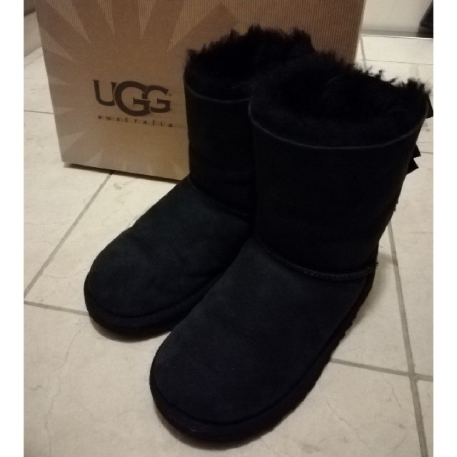 UGG(アグ)の●UGGリボンブーツ　ブラック18.5cm キッズ/ベビー/マタニティのキッズ靴/シューズ(15cm~)(ブーツ)の商品写真