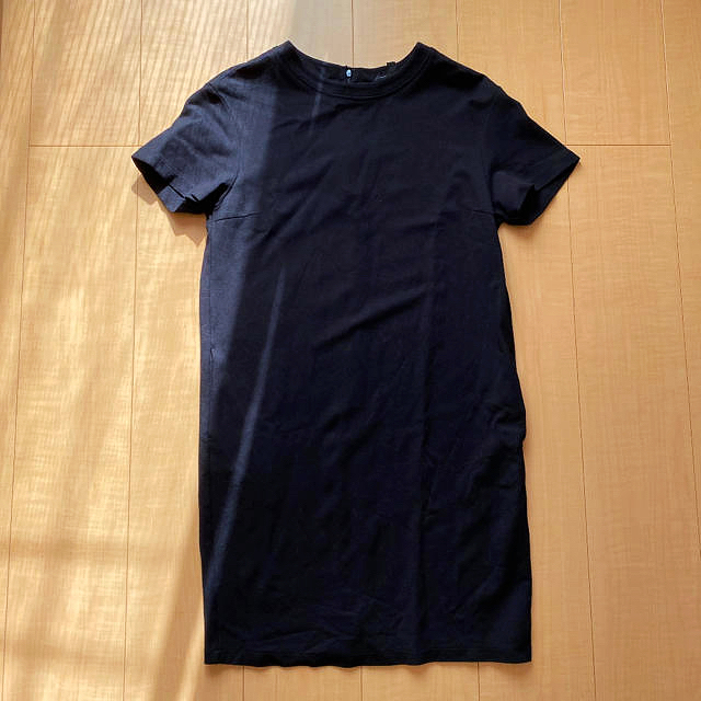 UNIQLO(ユニクロ)のUNIQLO ポンチTシャツワンピース　ブラック　Sサイズ レディースのワンピース(ひざ丈ワンピース)の商品写真