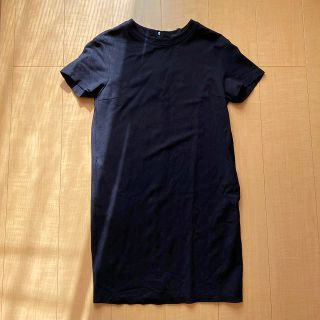 ユニクロ(UNIQLO)のUNIQLO ポンチTシャツワンピース　ブラック　Sサイズ(ひざ丈ワンピース)