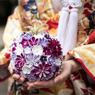 つまみ細工 ボールブーケ&髪飾りの通販 by U☆R's shop|ラクマ