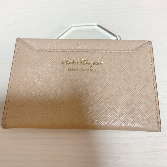 Salvatore Ferragamo(サルヴァトーレフェラガモ)のSalvatore Ferragamo パスケース レディースのファッション小物(名刺入れ/定期入れ)の商品写真