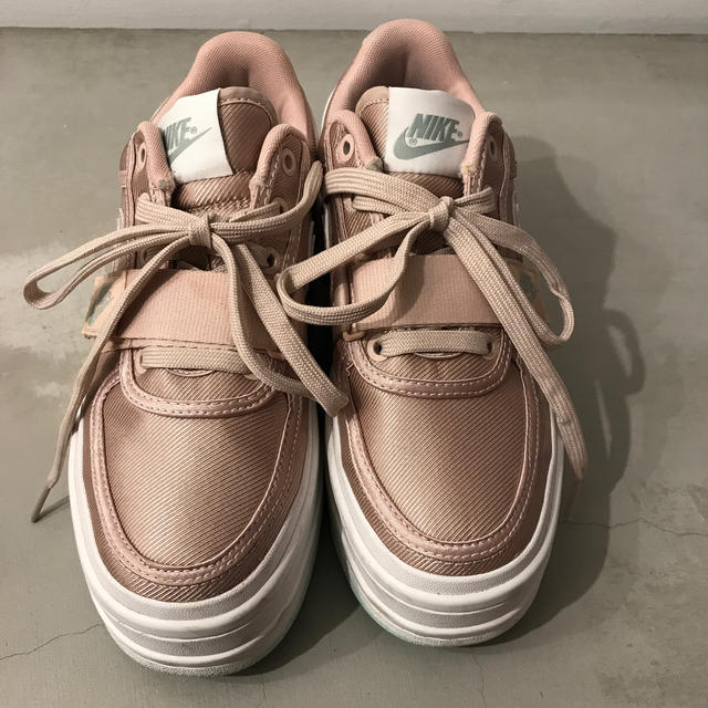高評価新品 NIKE 厚底スニーカーの通販 by しろまる's shop｜ナイキならラクマ - Nike バンダル2X 人気大得価
