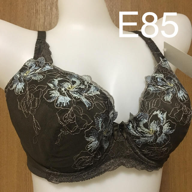 LECIEN 脇やせメイク ブラジャー E85 ブラウン レディースの下着/アンダーウェア(ブラ)の商品写真