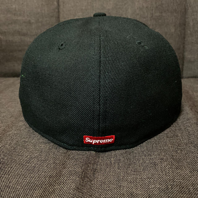 Supreme(シュプリーム)の極美品 Classic Script New Era black メンズの帽子(キャップ)の商品写真