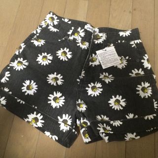 ウィゴー(WEGO)のWEGO 花柄デニムショートパンツ(ショートパンツ)