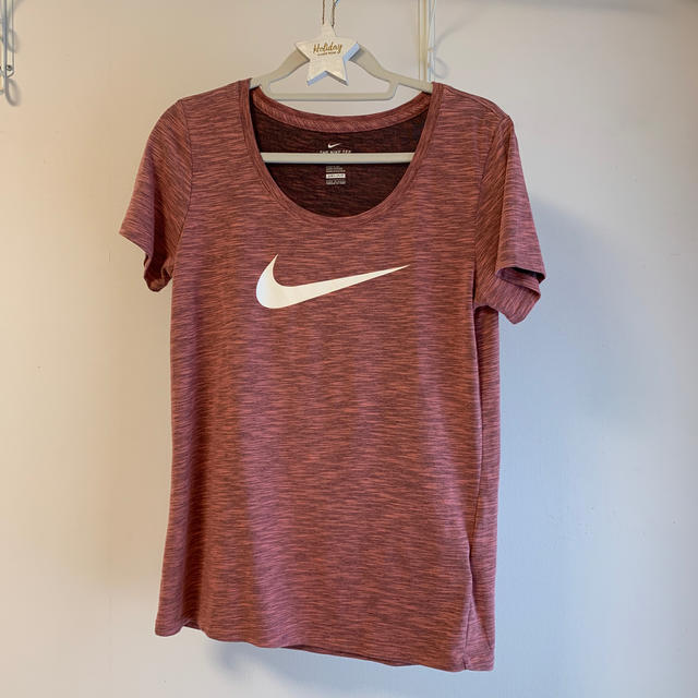 NIKE(ナイキ)のナイキ　ドライフィット　Tシャツ レディースのトップス(Tシャツ(半袖/袖なし))の商品写真