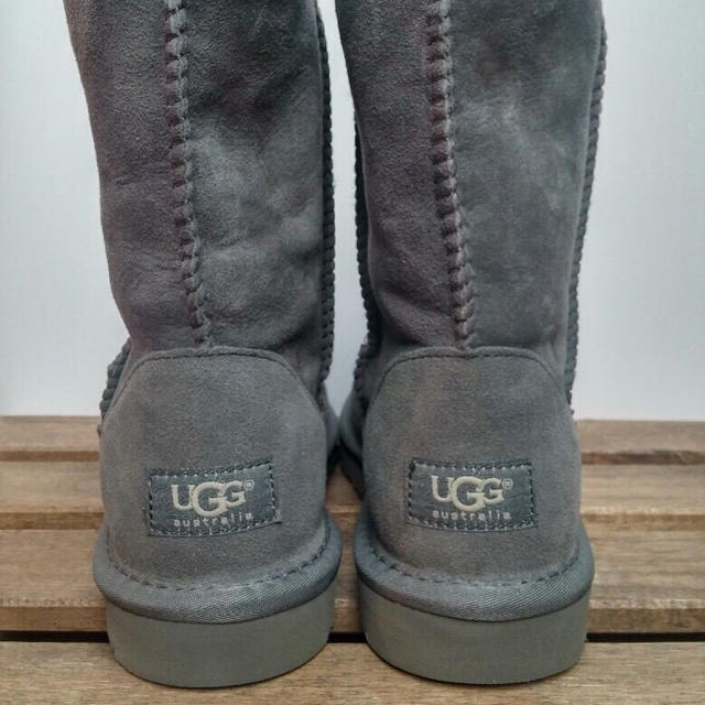 UGG(アグ)のUGG クラシックショート US9 灰 レディースの靴/シューズ(ブーツ)の商品写真