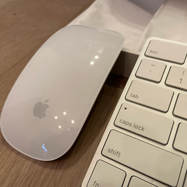 Apple(アップル)のApple magic keyboard(US)+ magic mouse2 スマホ/家電/カメラのPC/タブレット(PC周辺機器)の商品写真