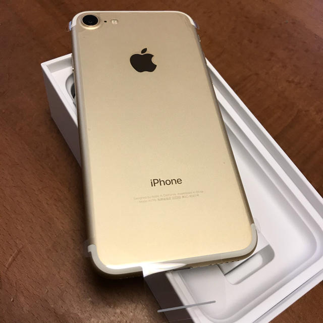 新品未使用　iPhone 7 Gold 32GB simフリー