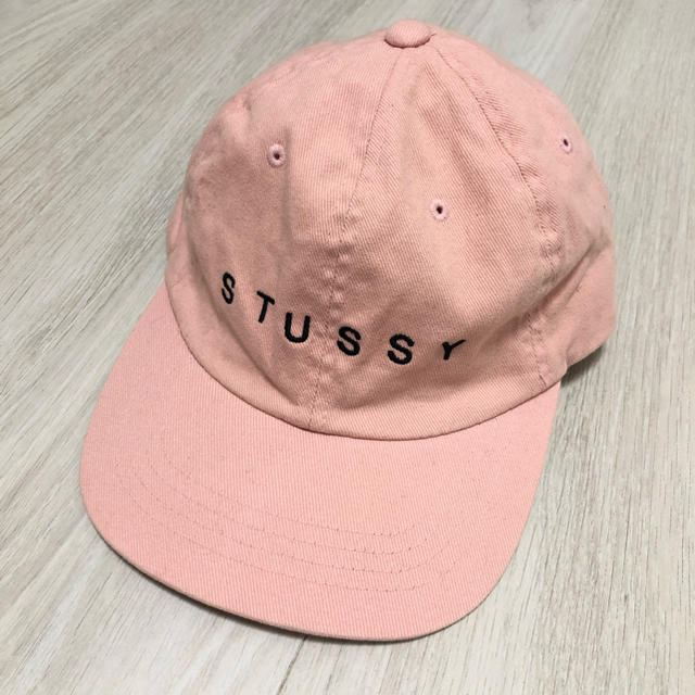 STUSSY(ステューシー)のSTUSSY ピンク　キャップ レディースの帽子(キャップ)の商品写真