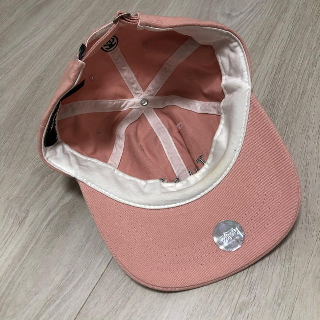 STUSSY(ステューシー)のSTUSSY ピンク　キャップ レディースの帽子(キャップ)の商品写真