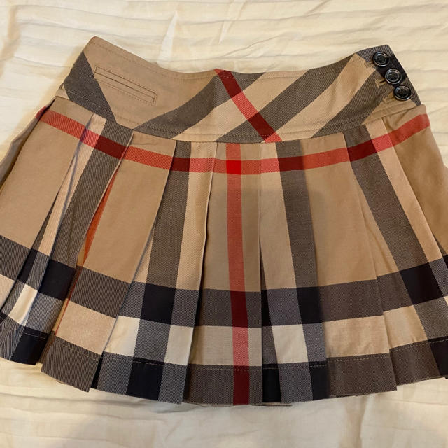 BURBERRY(バーバリー)の1回着用　バーバリーチルドレン　100 110 プリーツスカート キッズ/ベビー/マタニティのキッズ服女の子用(90cm~)(スカート)の商品写真