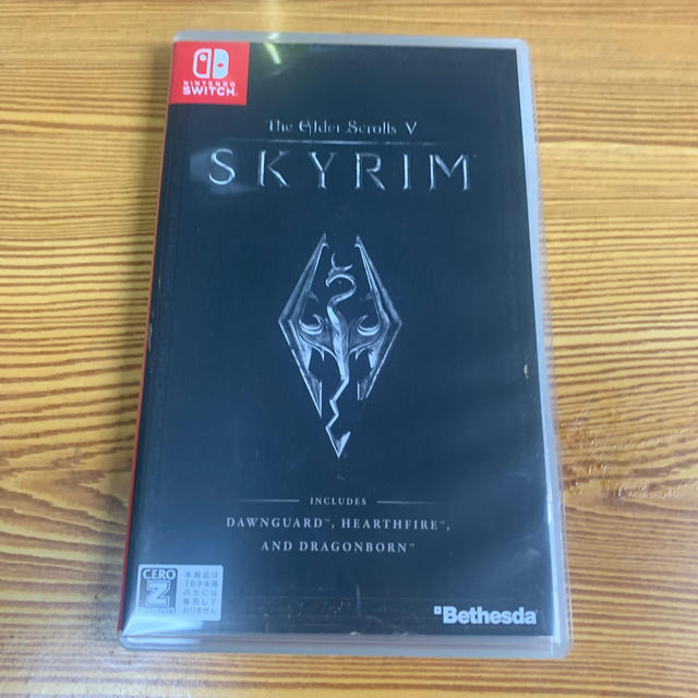 Nintendo Switch(ニンテンドースイッチ)のスイッチ　Skyrim スカイリム エンタメ/ホビーのゲームソフト/ゲーム機本体(家庭用ゲームソフト)の商品写真