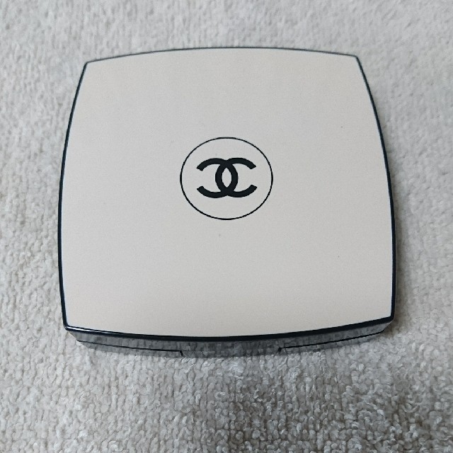 CHANEL(シャネル)のシャネル レ ベージュ プードゥル ベル ミン N30 コスメ/美容のベースメイク/化粧品(フェイスパウダー)の商品写真