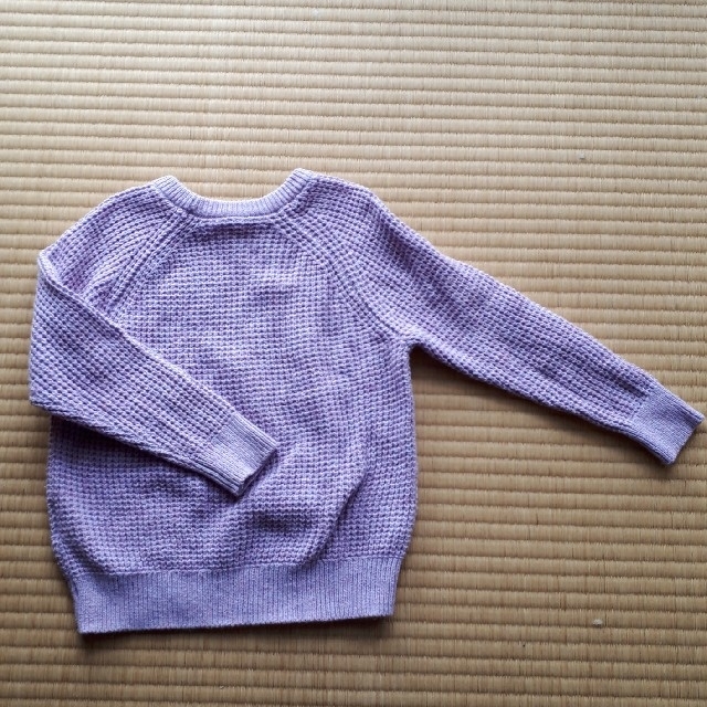 UNIQLO(ユニクロ)の110　セーター　ニット　紫 キッズ/ベビー/マタニティのキッズ服女の子用(90cm~)(ニット)の商品写真