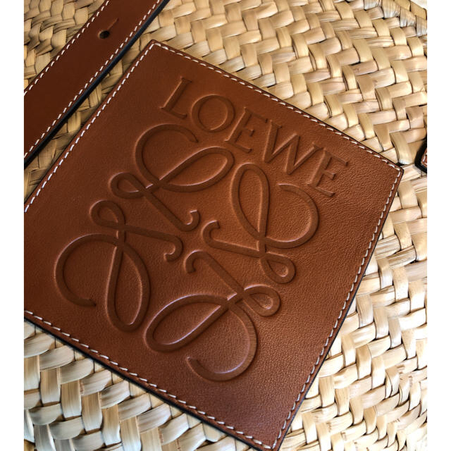 LOEWE(ロエベ)のお値下げしました‼️ロエベ   カゴバックMサイズ　美品です‼️ レディースのバッグ(かごバッグ/ストローバッグ)の商品写真