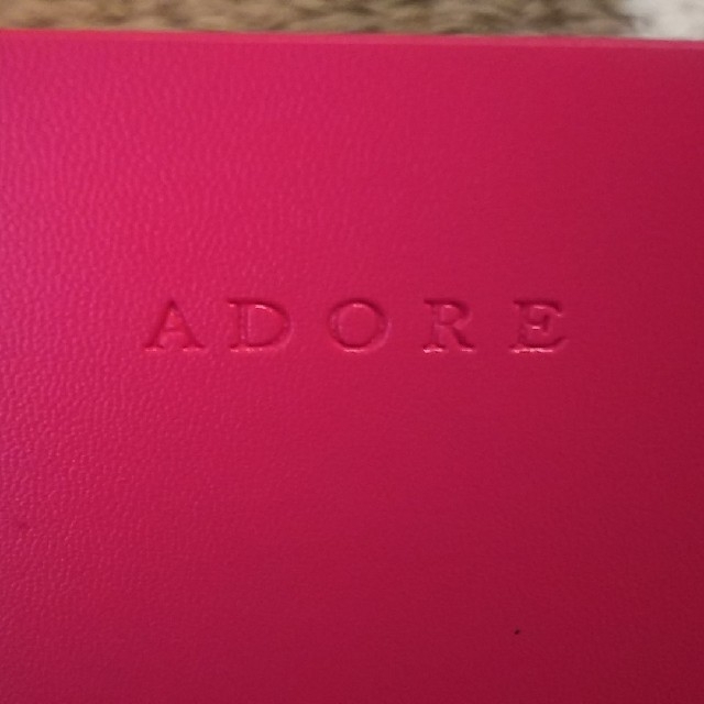 ADORE(アドーア)の未使用 ADORE(アドーア)のポーチ レディースのファッション小物(ポーチ)の商品写真