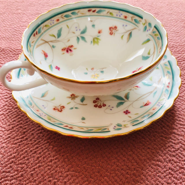 Noritake(ノリタケ)のノリタケ 花更紗 ティーカップ&ソーサー インテリア/住まい/日用品のキッチン/食器(グラス/カップ)の商品写真