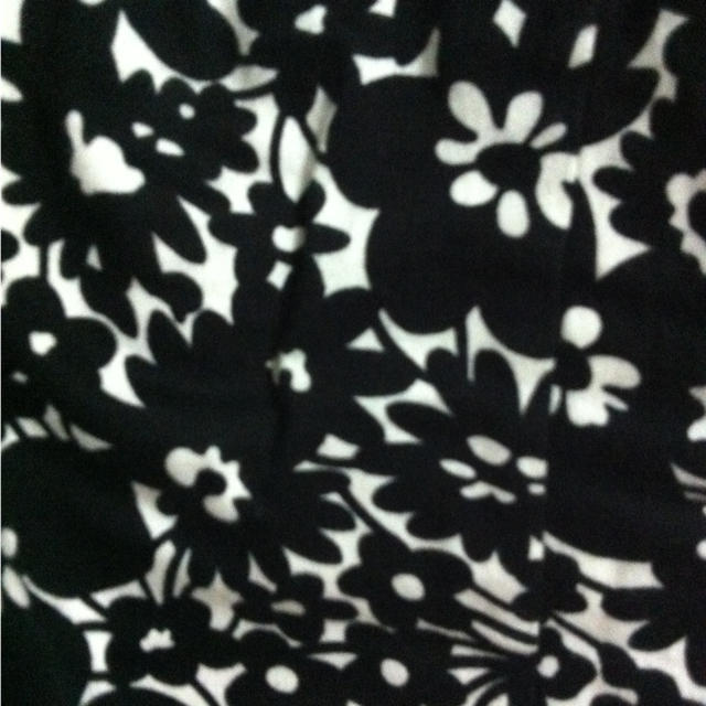 Dot&Stripes CHILDWOMAN(ドットアンドストライプスチャイルドウーマン)の花柄スパンツ レディースのパンツ(カジュアルパンツ)の商品写真
