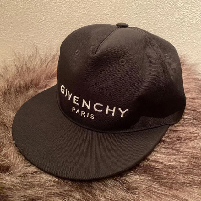 GIVENCHY - GIVENCHY 黒キャップの通販 by 【値下げ中】｜ジバンシィならラクマ