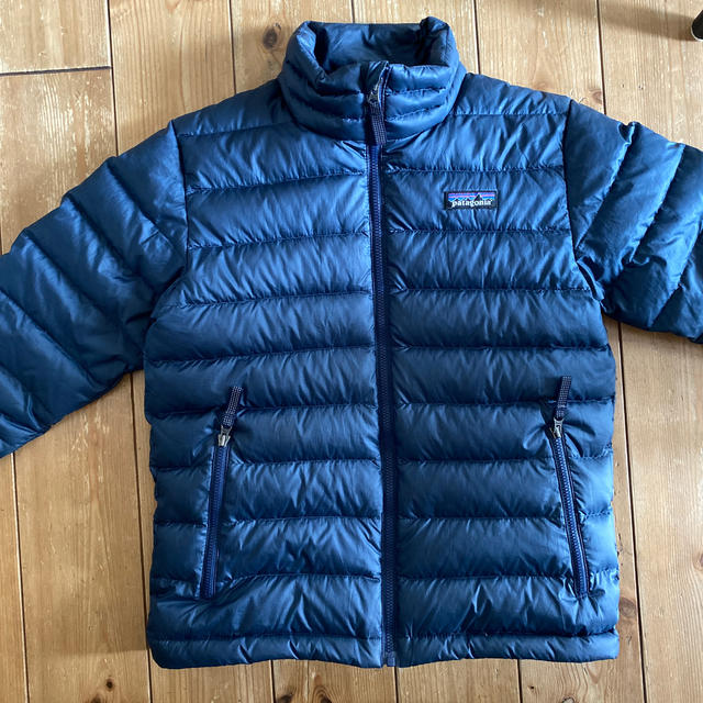 patagonia(パタゴニア)のパタゴニア　キッズ　ダウン キッズ/ベビー/マタニティのキッズ服男の子用(90cm~)(ジャケット/上着)の商品写真