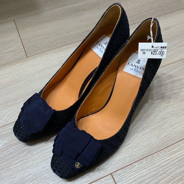 LANVIN en Bleu(ランバンオンブルー)の新品未使用ネイビーパンプス レディースの靴/シューズ(ハイヒール/パンプス)の商品写真