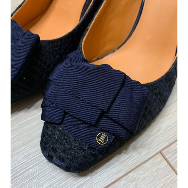 LANVIN en Bleu(ランバンオンブルー)の新品未使用ネイビーパンプス レディースの靴/シューズ(ハイヒール/パンプス)の商品写真