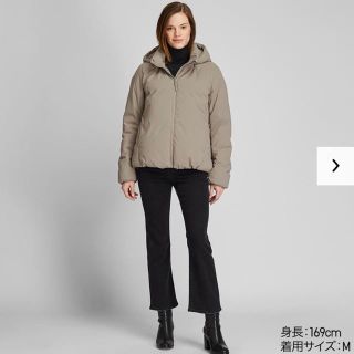 ユニクロ(UNIQLO)のUNIQLO ハイブリッドダウンパーカ ベージュ  Lサイズ　完売品(ダウンジャケット)