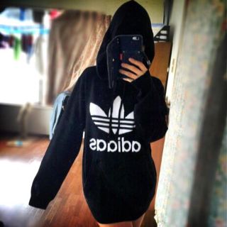 アディダス(adidas)の❤️adidas ニットパーカー❤️(パーカー)