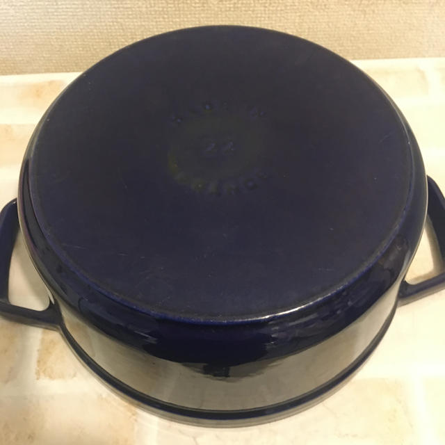 STAUB(ストウブ)のCAMERUS様専用★鍋　ストウブ　22cm インテリア/住まい/日用品のキッチン/食器(調理道具/製菓道具)の商品写真