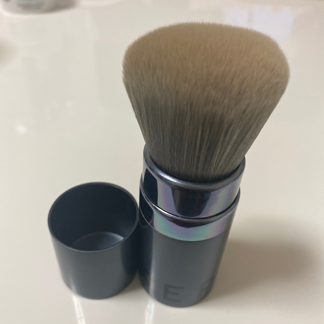 Sephora(セフォラ)のセフォラ繰り出し式フェイスブラシ コスメ/美容のメイク道具/ケアグッズ(チーク/フェイスブラシ)の商品写真