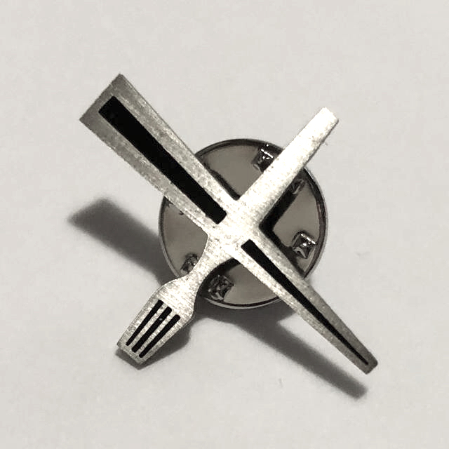 BEAMS(ビームス)のお箸とフォークグルメピンバッジ レディースのアクセサリー(ブローチ/コサージュ)の商品写真