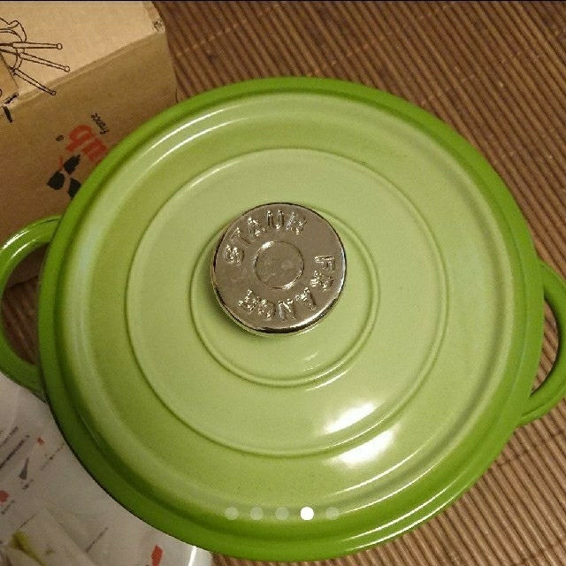 STAUB(ストウブ)のケロヨンさん専用 staub  basix ココット 20cm  インテリア/住まい/日用品のキッチン/食器(鍋/フライパン)の商品写真