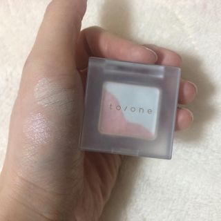 コスメキッチン(Cosme Kitchen)のto/one ペタルアイシャドウ17(アイシャドウ)