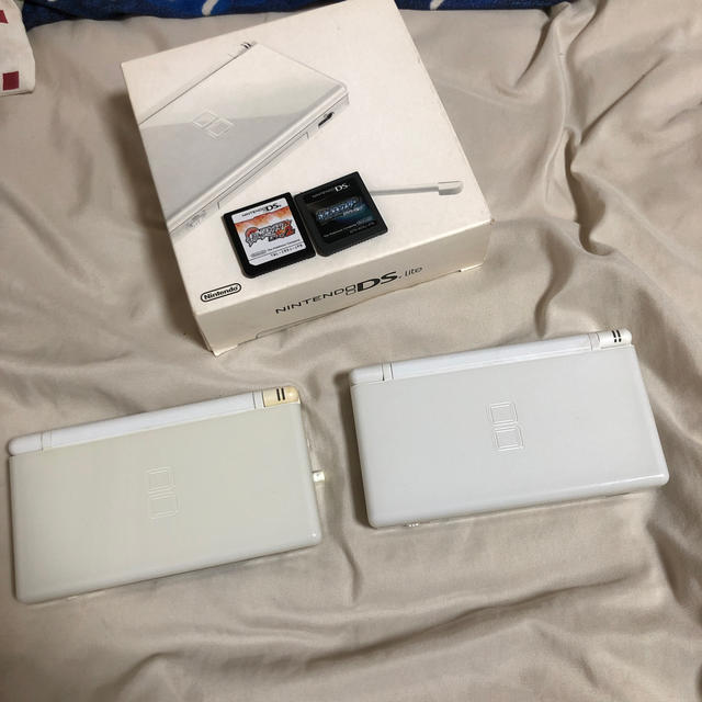 ニンテンドーDS(ニンテンドーDS)のNintendo DS LITE 2台 エンタメ/ホビーのゲームソフト/ゲーム機本体(家庭用ゲーム機本体)の商品写真