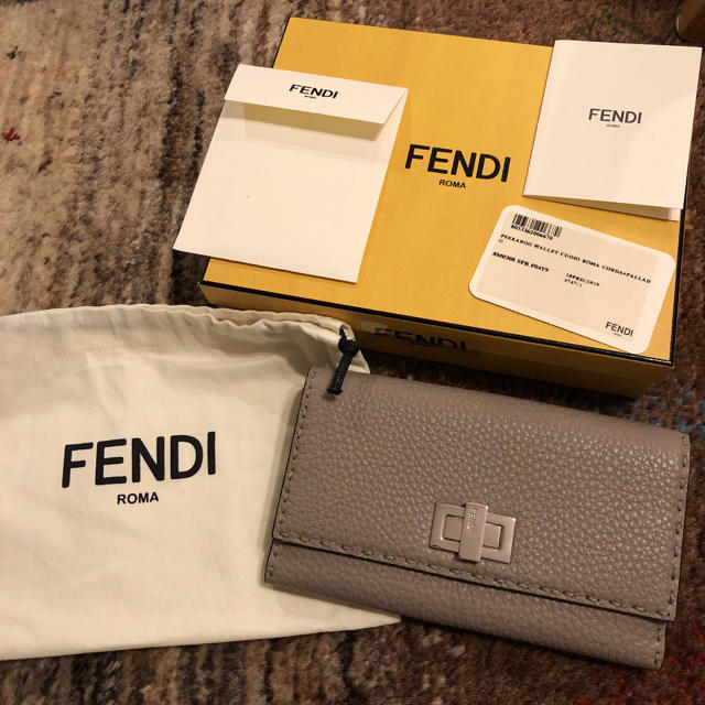 とっておきし福袋 FENDI - FENDI フェンディ ピーカブー 長財布 財布